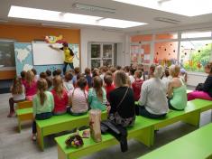Kreslíř Adolf Dudek besedoval s&nbsp;dětmi v&nbsp;základní škole 18.&nbsp;5. 2018