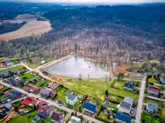 Fotografie oblasti u rybníků z dronu - duben 2023