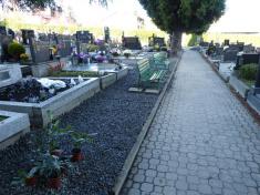Na hřbitově je dokončována revitalizace zeleně